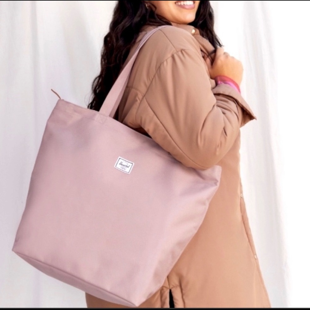 FabFitFun Herschel Mauve tote